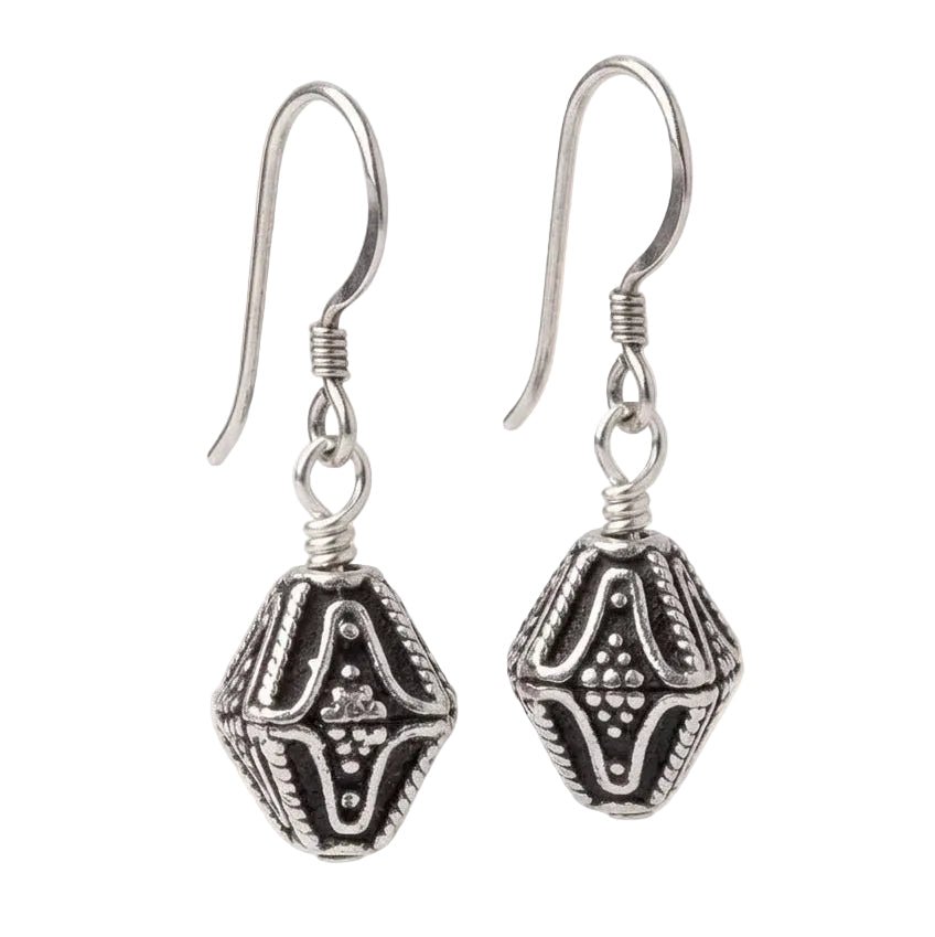 10×8 mm Silver-Plated Pyramid Beads with Milgrain & Rope Detail – Set of 4 - Atlanta Findings